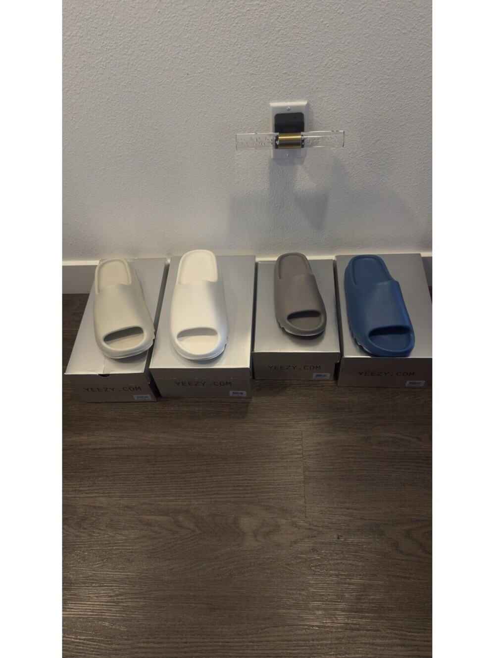 yeezy slides ys-01 Lot Of 4